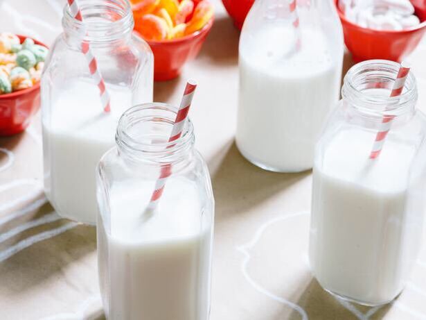 Quattro bicchieri di kefir durante il giorno un modo delicato per perdere peso con una dieta a base di kefir