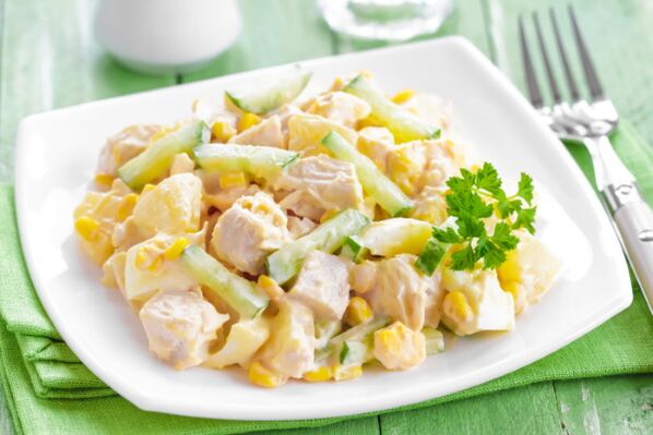 Insalata estiva – un piatto leggero e insolito nel menu della dieta mediterranea