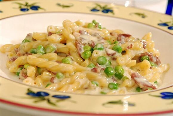 Seguendo la dieta mediterranea potete cucinare una gustosa pasta con piselli